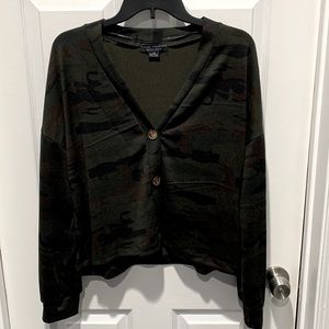 Very cute light weight Camouflage sweater.